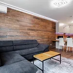 New Stylish 1-Bedroom Flat In Business District