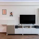 New Stylish 1-Bedroom Flat In Business District