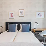 New Stylish 1-Bedroom Flat In Business District